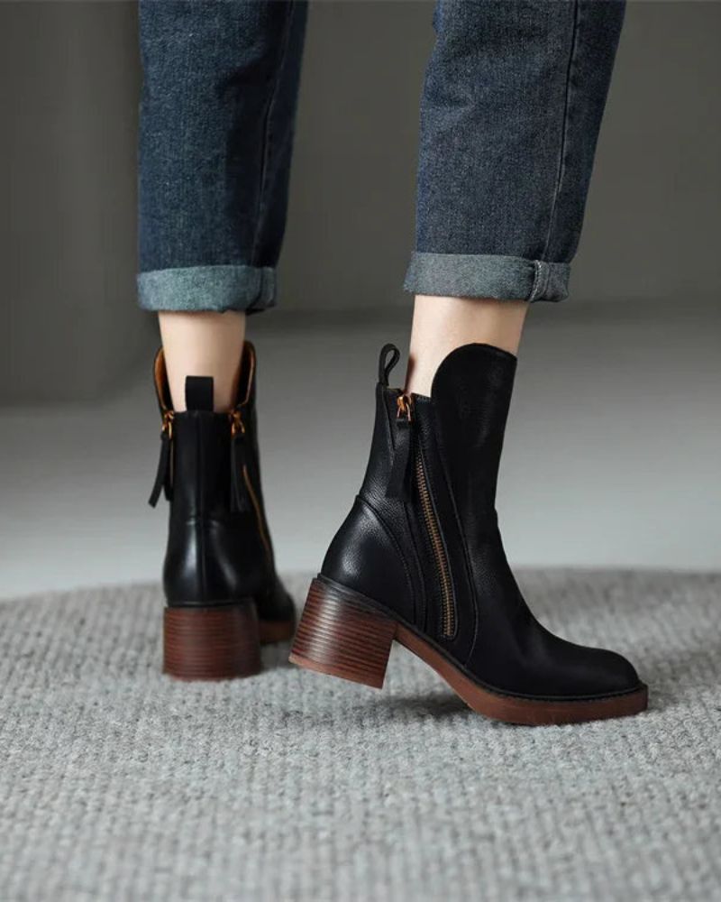 Valorine™ | Black leather boots with a comfortable heel, elegant and timeless
