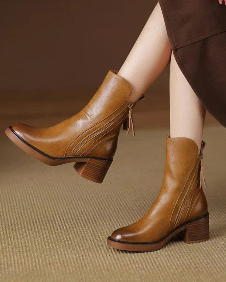 Valorine™ | Black leather boots with a comfortable heel, elegant and timeless